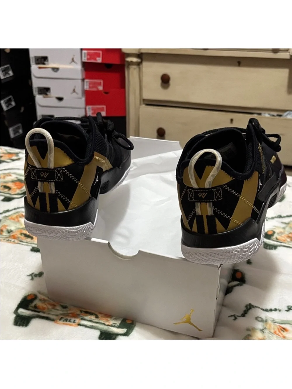 Jordan Westbrook men Black and Gold Low-Top Basketball Sneakers